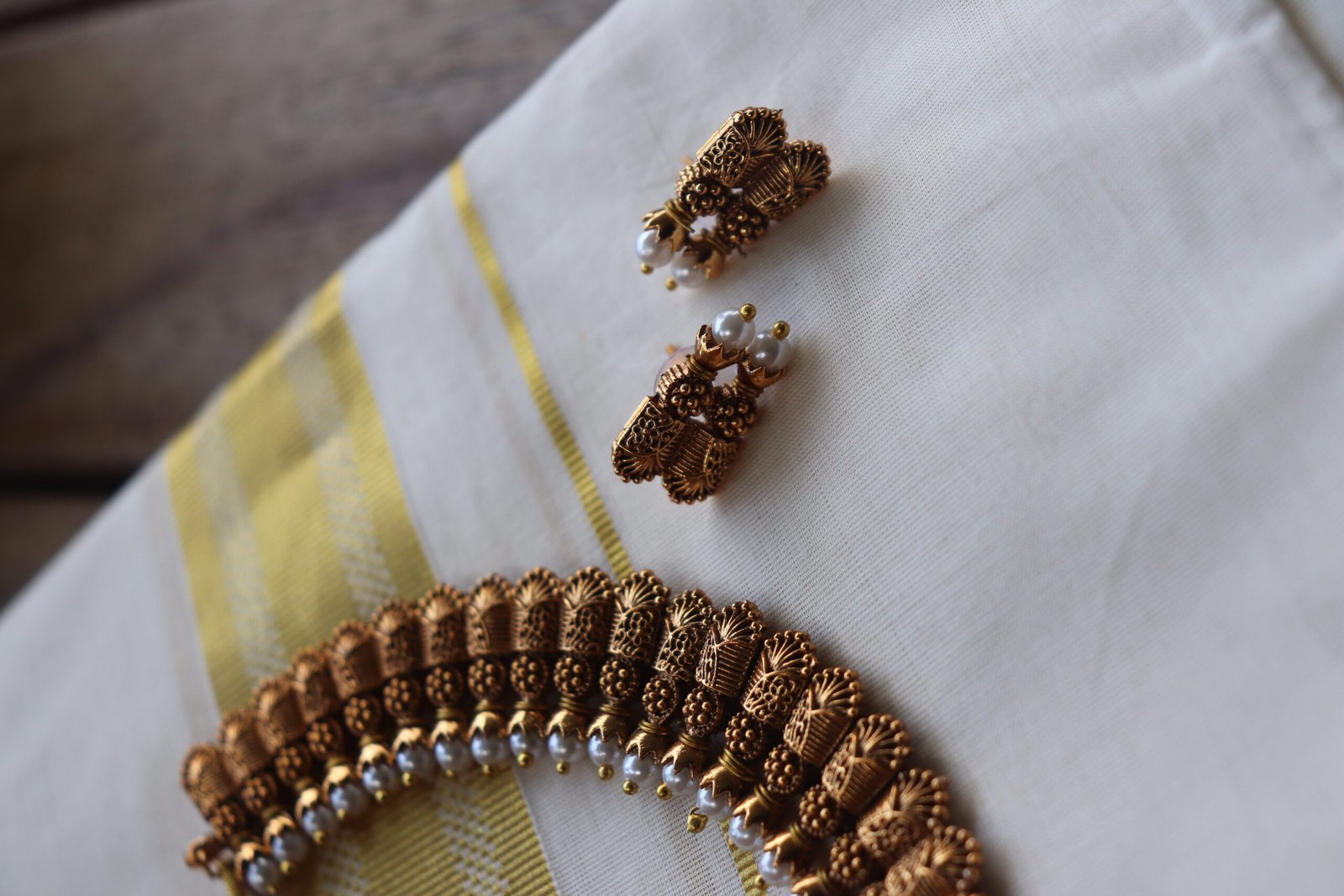 Traditional Pearl-Embellished Antique Gold Set - Image 3
